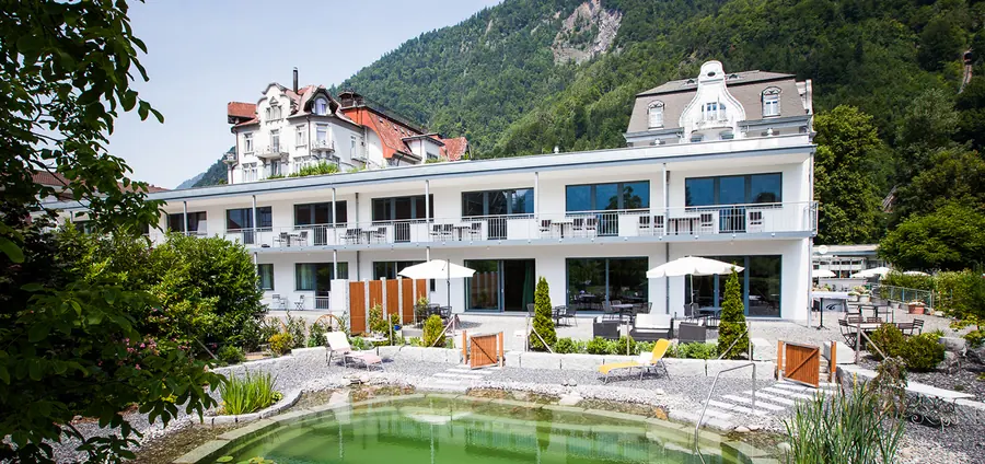 Annex mit Naturbadeteich im Hotelgarten