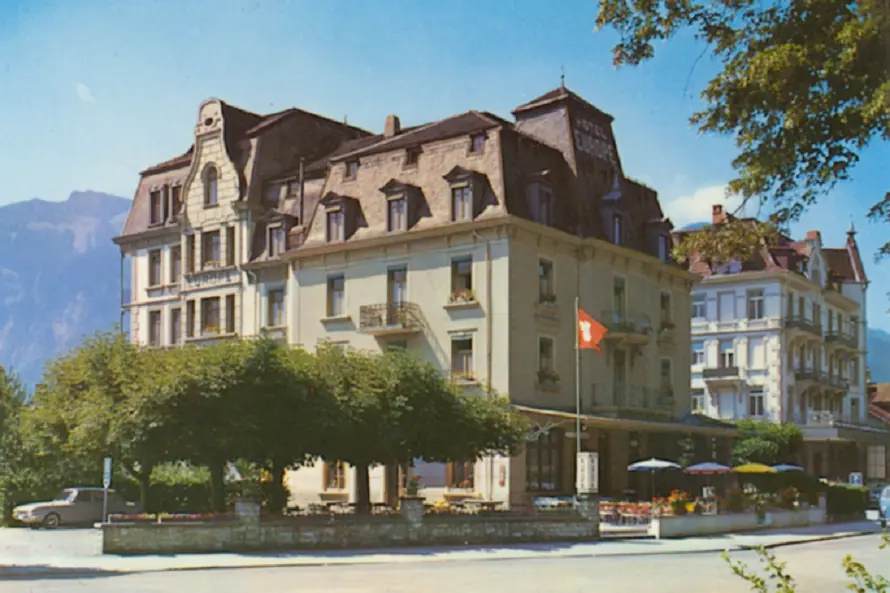 Das Carlton und das Europe in einer alten Farbaufnahme