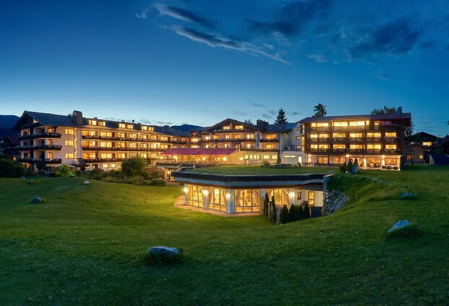Schüle’s Gesundheitsresort bei Nacht