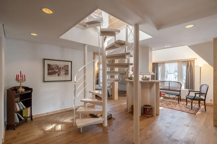 Wendeltreppe zur Galerie