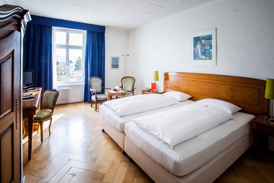 Chambre aux rideaux bleus