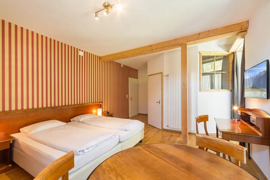 Chambre avec paroi en bois