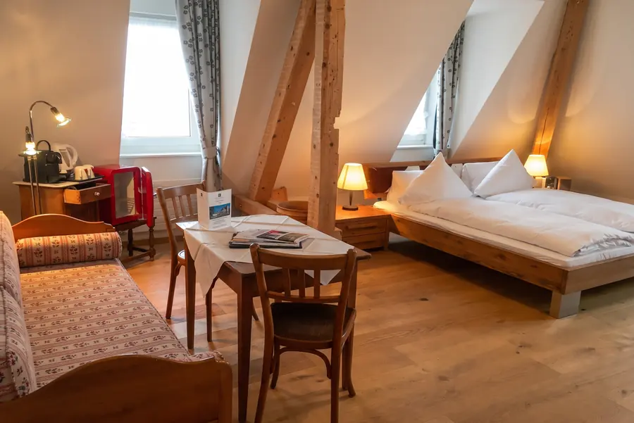 Chambre avec coin salon